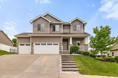 9324 Sugar Creek Cir, West Des Moines, IA 50266