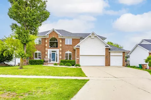5961 Wistful Vista Dr, West Des Moines, IA 50266