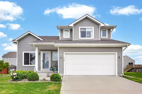 716 37th St SW, Bondurant, IA 50035