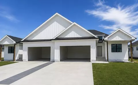 328 S Spruce St, Indianola, IA 50125