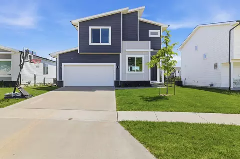 1546 S Redtail Ave, West Des Moines, IA 50265