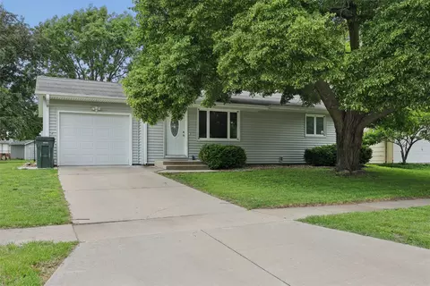 636 Garden Rd, Ames, IA 50010