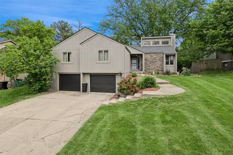 1611 NW 103rd St, Clive, IA 50325