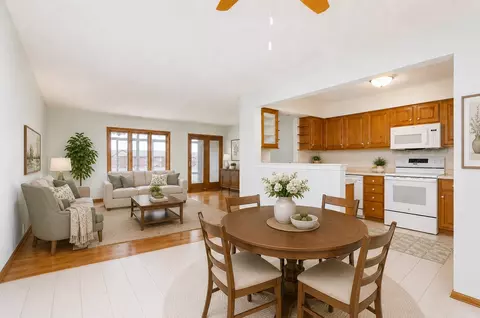 301 SE Delaware Ave #302, Ankeny, IA 50021