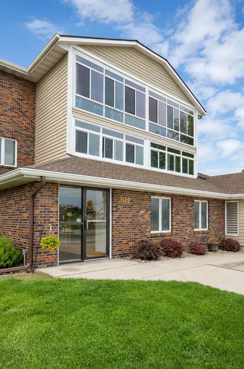 301 SE Delaware Ave #302, Ankeny, IA 50021