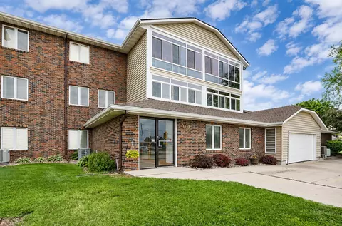 301 SE Delaware Ave #302, Ankeny, IA 50021