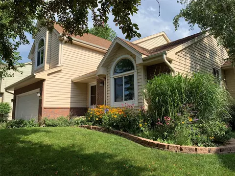 8209 Sharon Dr, Urbandale, IA 50322
