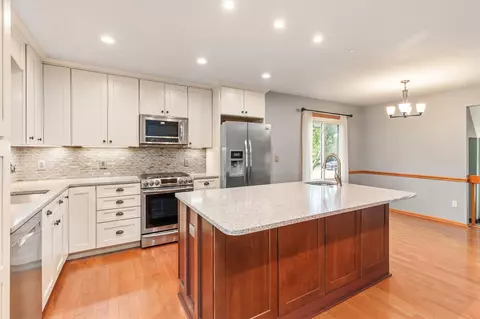 8209 Sharon Dr, Urbandale, IA 50322