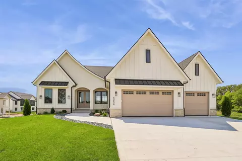 5254 175th St, Urbandale, IA 50323
