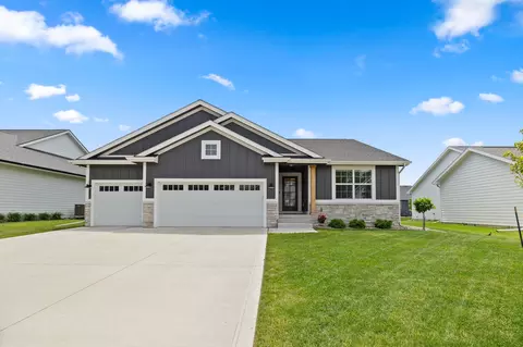 10946 Brookdale Dr, West Des Moines, IA 50266