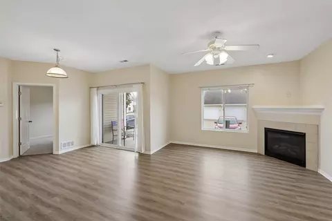 1720 SE La Grant Pkwy #13, Waukee, IA 50263