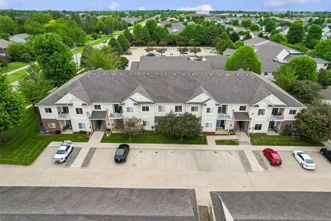 1720 SE La Grant Pkwy #13, Waukee, IA 50263