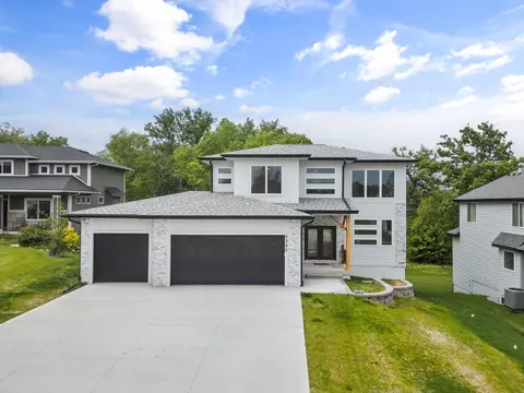 5380 Carter Ct, Johnston, IA 50131