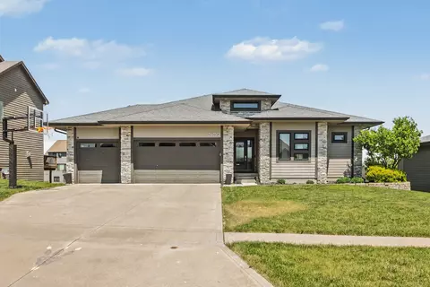 2409 NE 10th Ct, Grimes, IA 50111