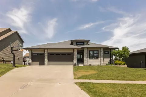 2409 NE 10th Ct, Grimes, IA 50111