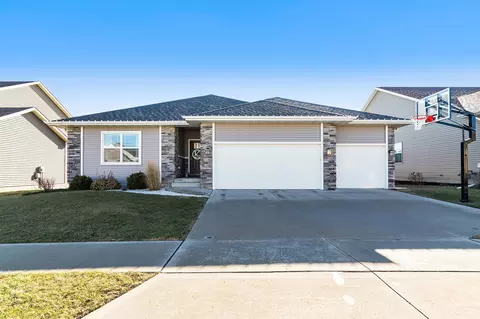700 SE 15th St, Grimes, IA 50111