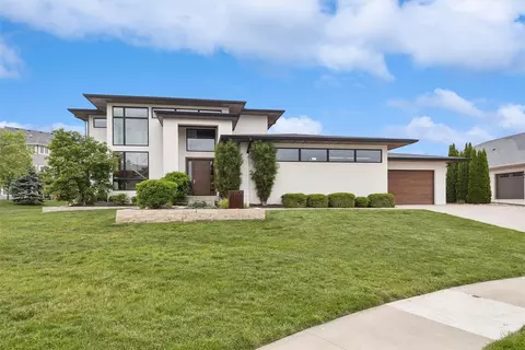 3106 162nd St, Urbandale, IA 50323