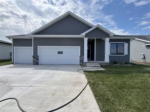 8136 Buckley St, Johnston, IA 50131