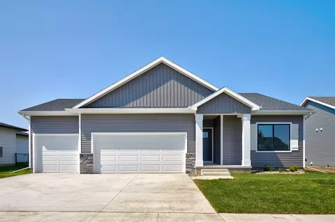 8136 Buckley St, Johnston, IA 50131