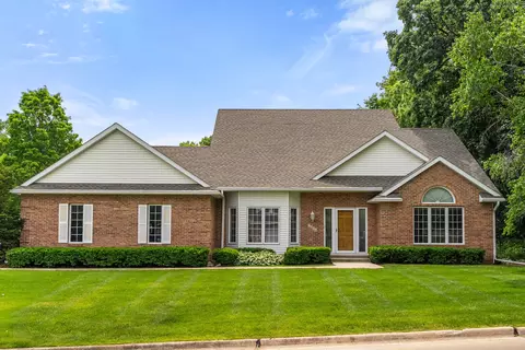 7200 Plum Dr, Urbandale, IA 50322