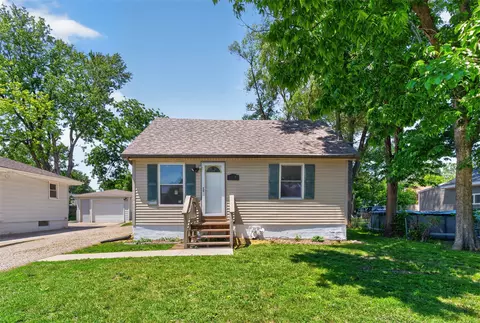 2010 E 25th St, Des Moines, IA 50317