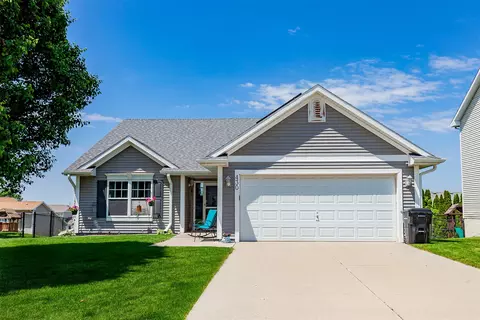 430 Boulder Ridge Ct, Pleasant Hill, IA 50327