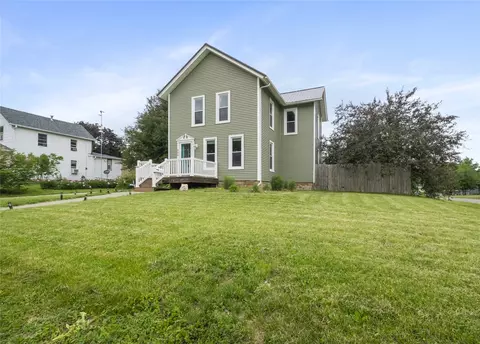 804 Summer St, Grinnell, IA 50112