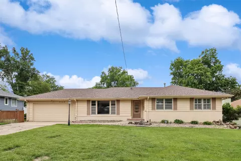 7148 Sunrise Blvd, Windsor Heights, IA 50324