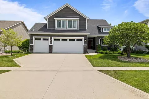 296 S 82nd St, West Des Moines, IA 50266
