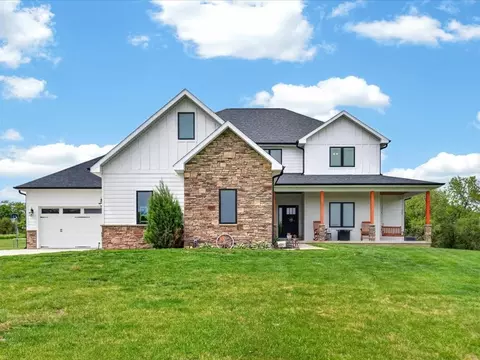 1479 Lisbon St, Knoxville, IA 50138