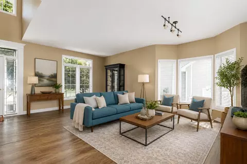 5459 Coachlight Dr, West Des Moines, IA 50266