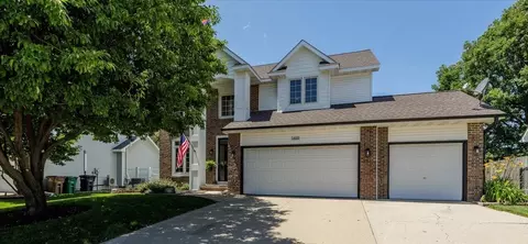 5459 Coachlight Dr, West Des Moines, IA 50266