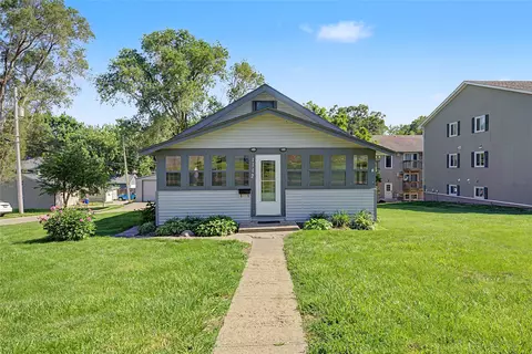 1112 Vine St, West Des Moines, IA 50265