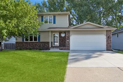 705 NW Stratford Ct, Ankeny, IA 50023