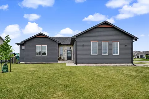 808 Willow Valley Dr, Norwalk, IA 50211