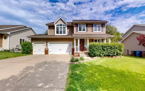 3523 Brook Run Dr, Des Moines, IA 50317