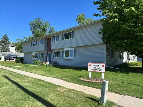 24 N Maple St, Colfax, IA 50054