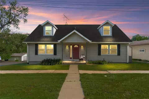 106 E South St, Williamsburg, IA 52361
