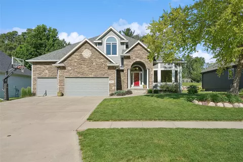 910 SE Brentwood Dr, Waukee, IA 50263