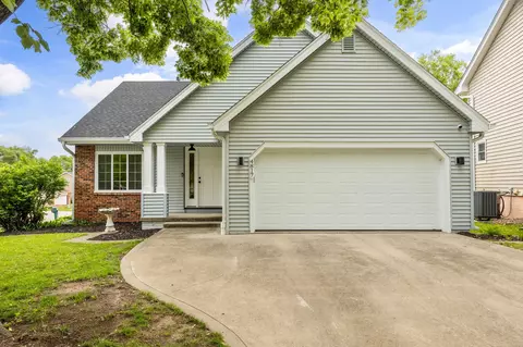 4817 68th St, Urbandale, IA 50322