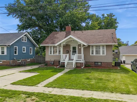 717 W 7th St S, Newton, IA 50208