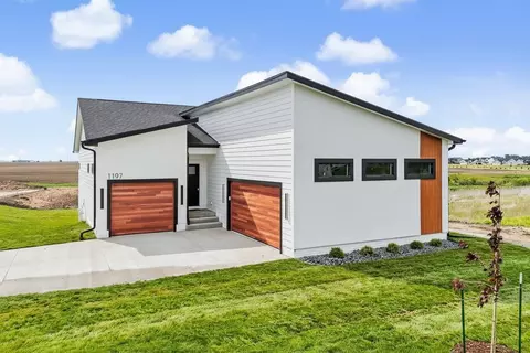 1197 NW Macarthur Ln, Waukee, IA 50263