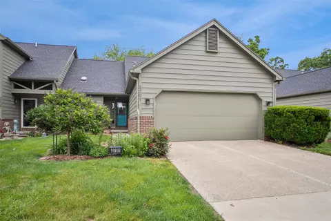 3701 Oak Creek Pl, West Des Moines, IA 50265