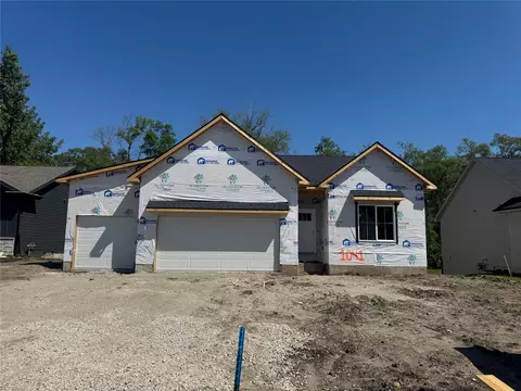 1041 2nd St NE, Altoona, IA 50009