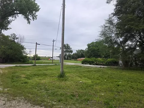 30 NW 47th Pl, Des Moines, IA 50313