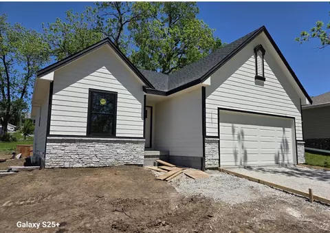 111 Elm St, De Soto, IA 50069