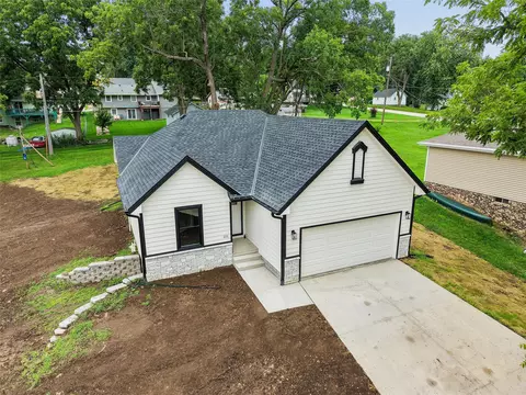 111 Elm St, De Soto, IA 50069
