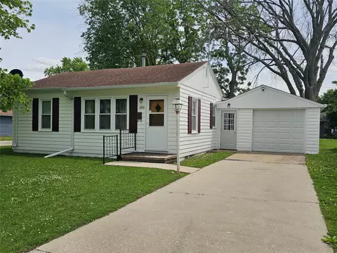 2423 Mckinley St, Perry, IA 50220