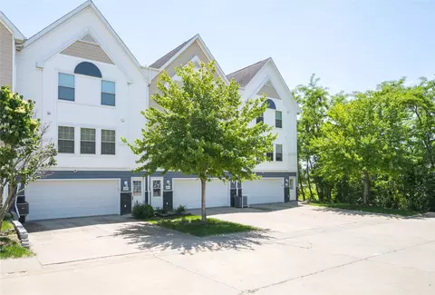 1243 SE Village View Ln, Ankeny, IA 50021