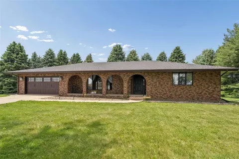 725 40th Ave, Pleasantville, IA 50225